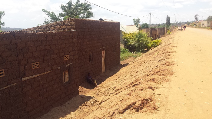 Abafite ikibazo ni abatuye munsi y'umuhanda haruguru y'igishanga gihingwamo umuceri