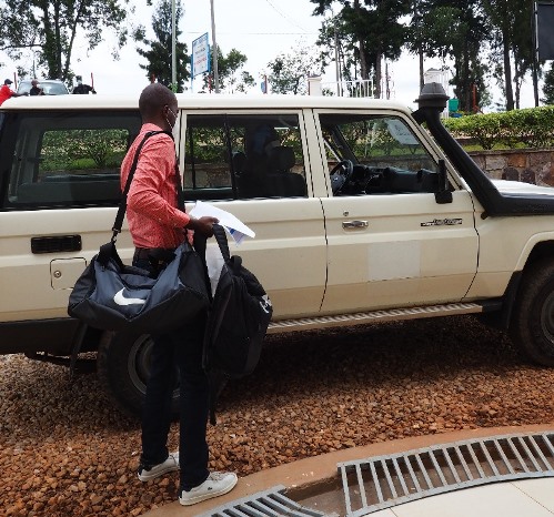 Abasezerewe bahise bajya mu miryango yabo