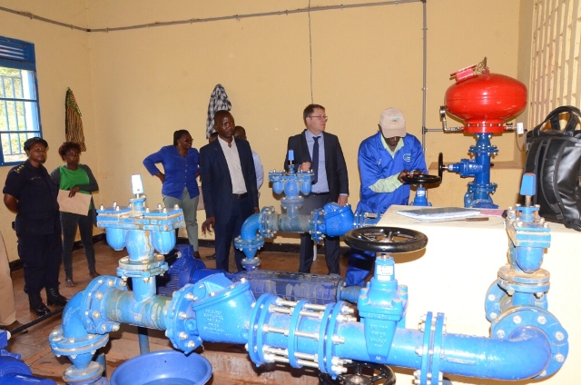 Abashinzwe gucunga iyi miyoboro bagaragaza uburyo ikora neza