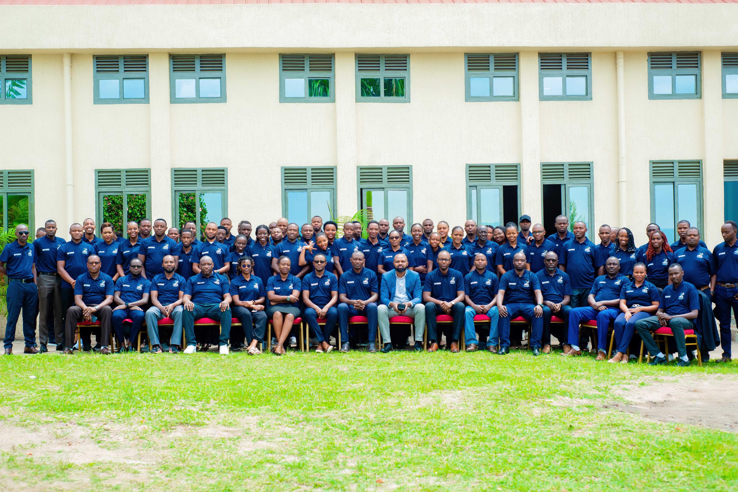 Abasifuzi basifura muri Shampiyona ya Volleyball bafashe ifoto y