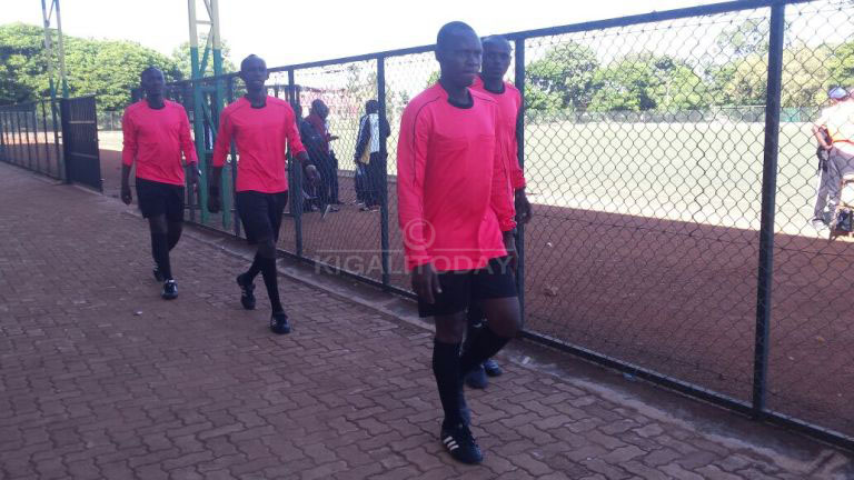 Abasifuzi bahise bisubirira mu rwambariro