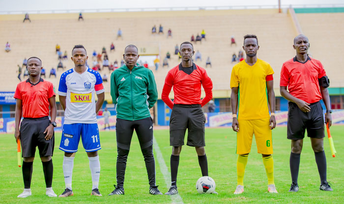 NSABIMANA Céléstin wari umusifuzi wa kane na MUNEZA Vagne wari umusifuzi wo hagati ku mukino wa Rayon Sports na Etoile de l