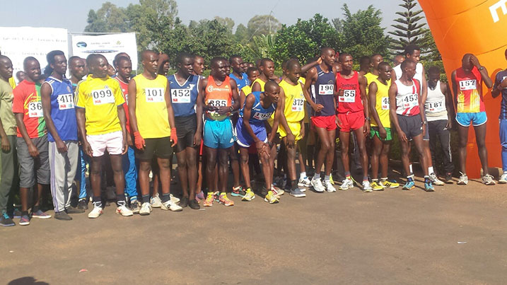 Abasisganwa bakoze ibirometero 20 abahungu n'abakobwa, abandi bakora 8