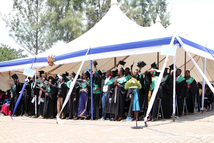 Abasoje amasomo basabwe gufasha leta bakora imishinga irwanya ubukene.