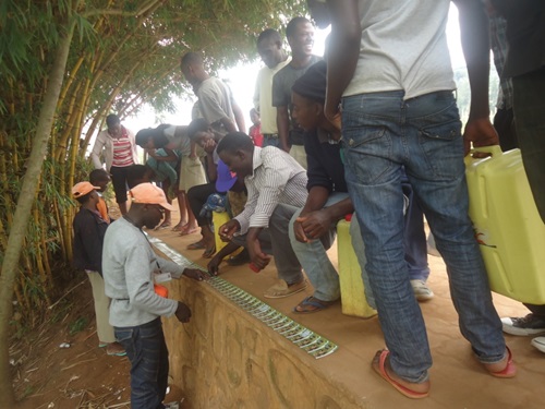 Urubyiruko rwitabira bene izi tombola rutangaza ko ruri kubihomberamo.