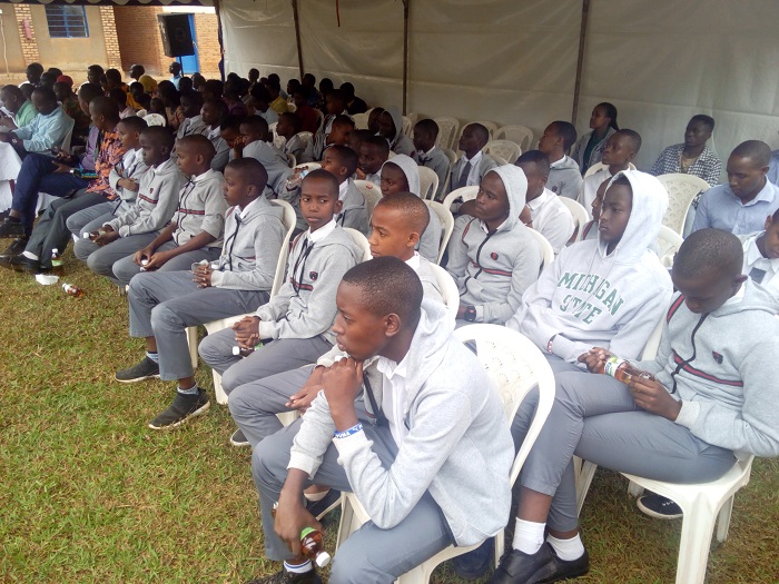 Abana badafite ubumuga na bo bari baje gushyigikira bagenzi babo