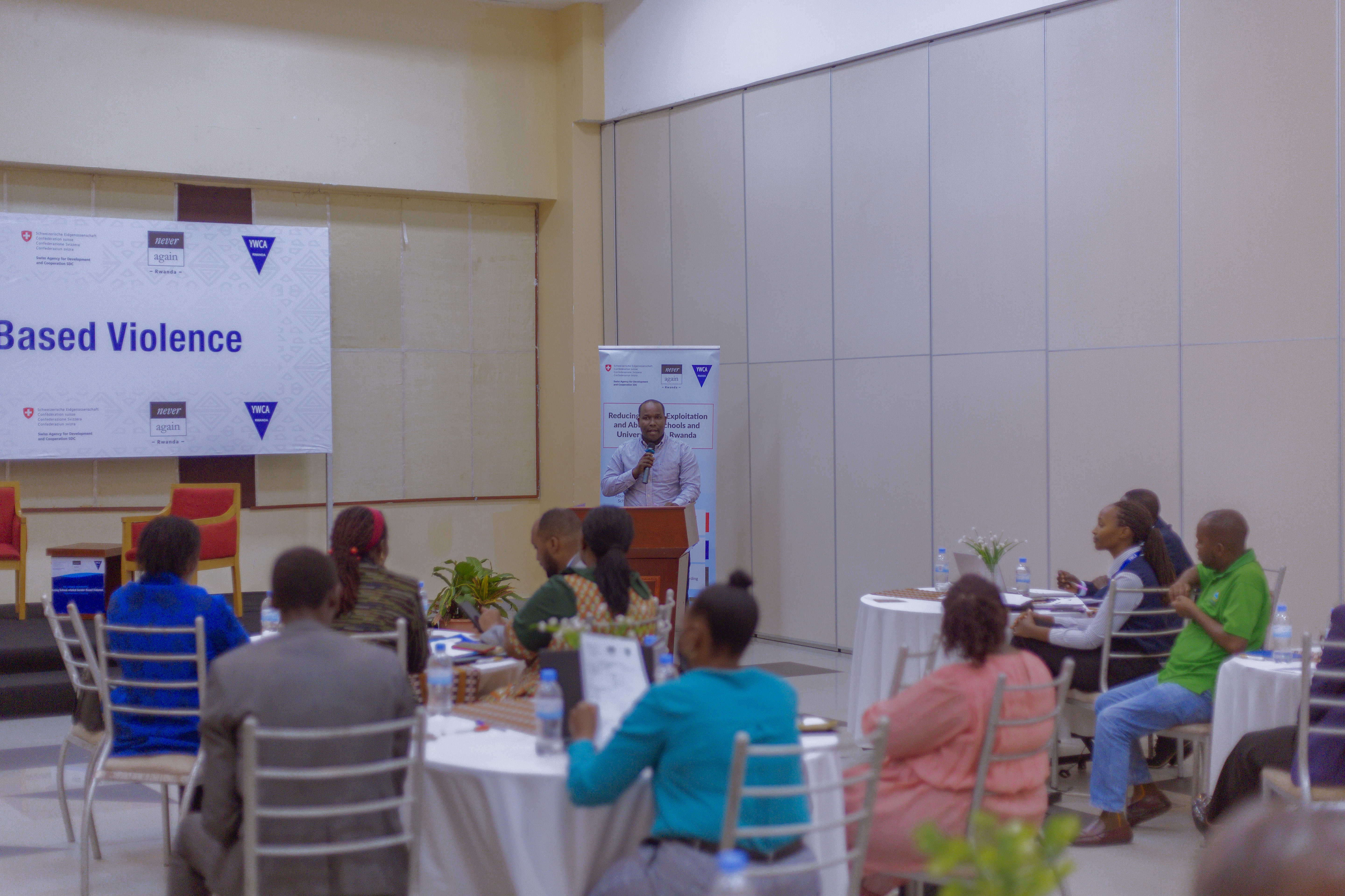 Abatanga amakuru ku ihohoterwa bakorerwa baracyari bakeya