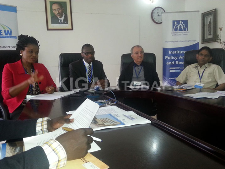 Abateguye iyi nama iri kubera muri Kaminuza y'u Rwanda, ishami ry'ubucuruzi n'ubukungu.