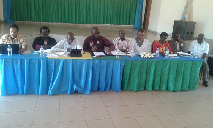 Abatepite banenze isuku nke basanganye abaturage