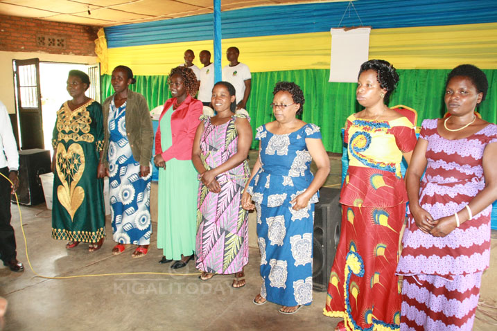 Abatinyutse kujya mu nzego z'ubuyobozi barasaba bagenzi babo kutitinya