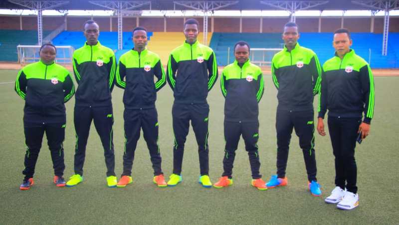 Uyu ni umwambaro itsinda ry'abatoza ndetse n'abayobozi bazajya bambara