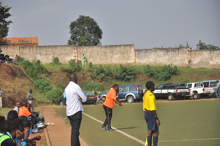 Abatoza bombi nta kwicara.