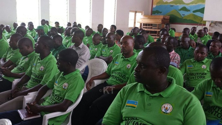 Abatoza basabwe gufasha Intore batoje kwesa imihigo.