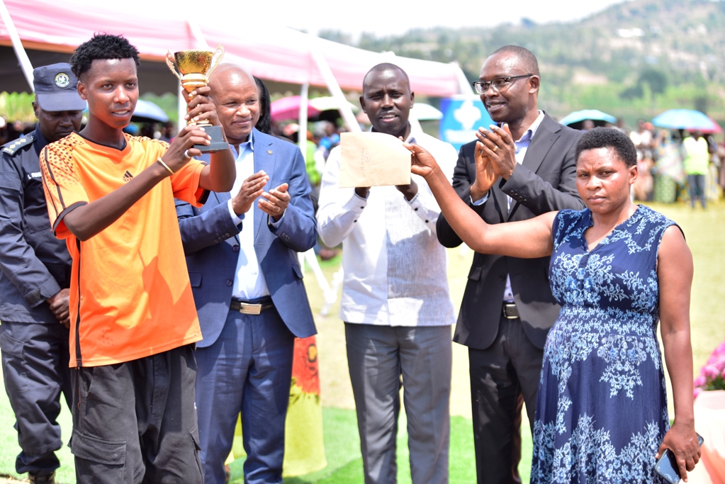 Abatsinze bahawe ibihembo