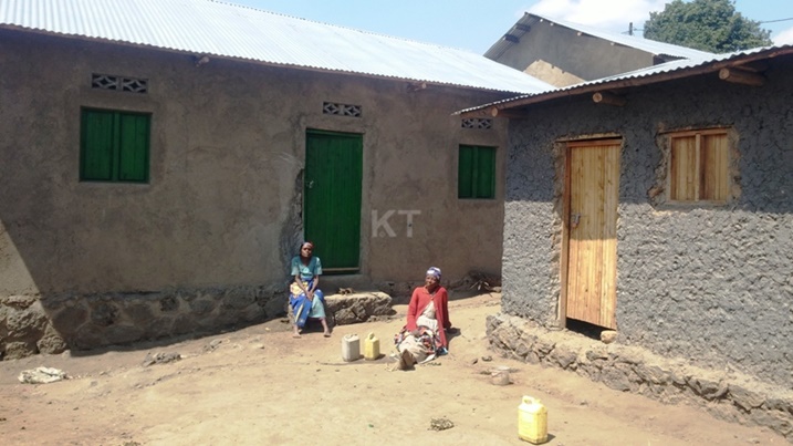 Abatujwe muri aya mazu bishimira ko basigaye baba ahantu heza nyuma yo kuva aho bita "mu mwobo."