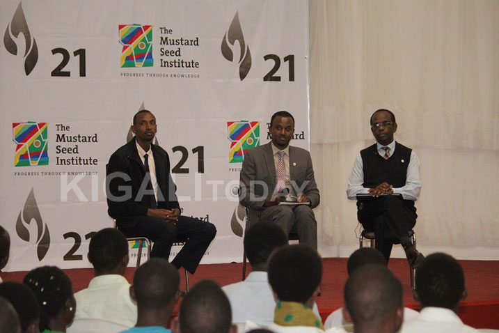 Bamwe mu batumirwa mu kiganiro gcyahuje abarokotse Jenoside yakorewe Abatutsi na bagenzi babo bo mu Biyaga Bigari.