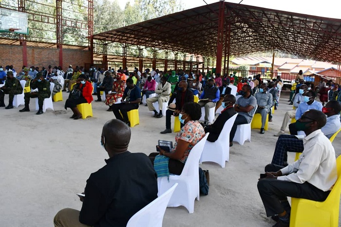 Abahagarariye inzego zitandukanye mu Mirenge ya Muhoza, Gacaca na Cyuve, ni bo bitabiriye ibyo biganiro