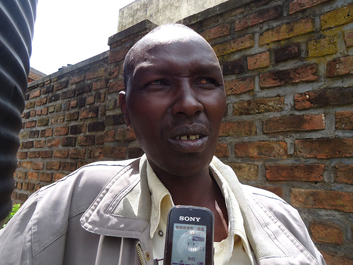 Abaturage barasaba kwishyurwa amazu yabo bakimuka.