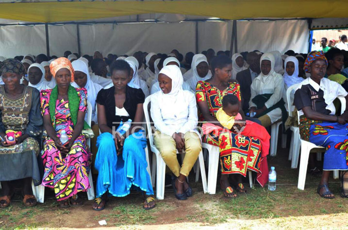 Abaturage biganjemo urubyiruko bari baje kumva ubutumwa bwo kwirinda Sida