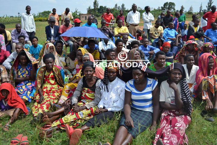 Abaturage bari bitabiriye ibi biganiro.