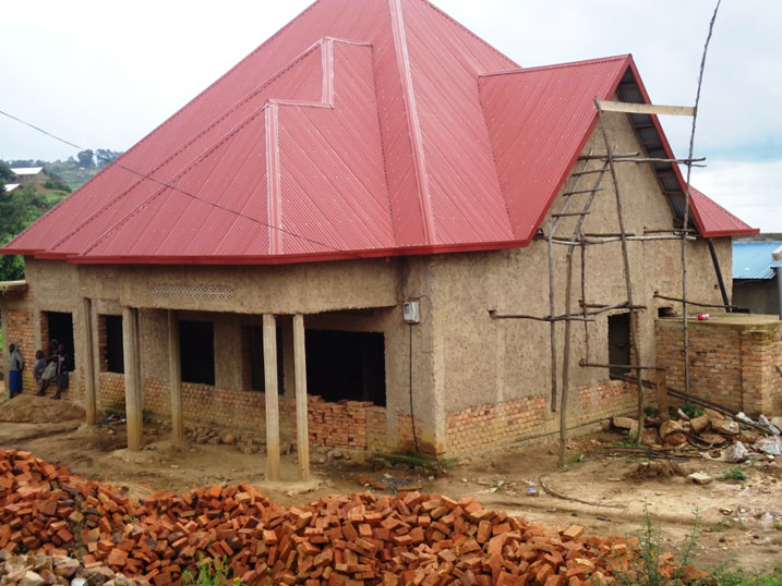 Abaturage bari kubaka inzu zijyanye n'umujyi.