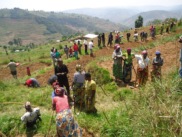 Abaturage bitabiriye gutangiza igihembwwe cy