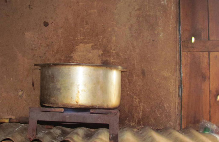 Guteka kuri Biogaz ngo byatumye batagitema amashamba bashaka inkwi.