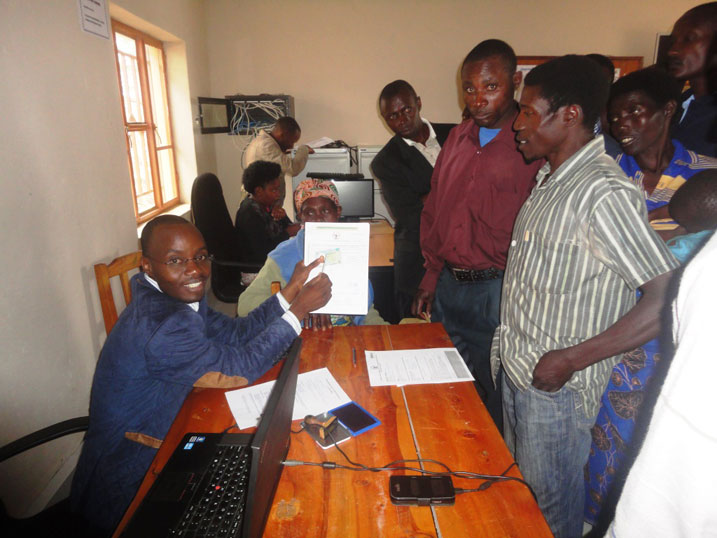 Abaturage bazanaga ibyangombwa byabo bakabishyira muri Mudasobwa aho kubyandika mu bitabo.