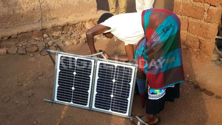 Abaturage bigishijwe uko bazajya bikorera ibi bikoresho byagize ikibazo.