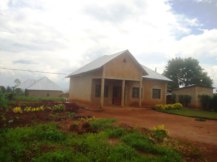 Abatuye muri uyu mudugudu babuze umuriro ahagana saa saba z'ijoro bahita bakeka ko bibwe insinga.