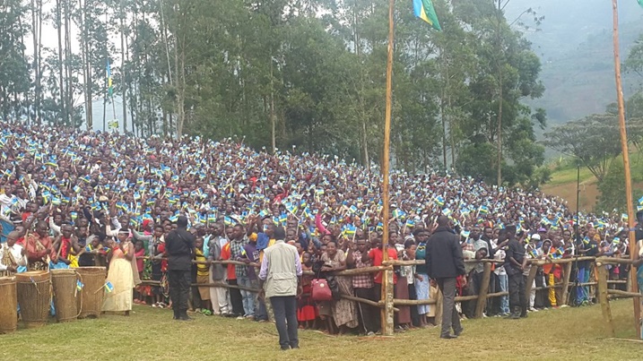 Abaturage b'Akarere ka Gakenke bakiriye Perezida Kagame.