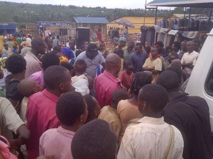 Abaturage ba Kiramuruzi bari bitabiriye ubukangurambaga ari benshi.