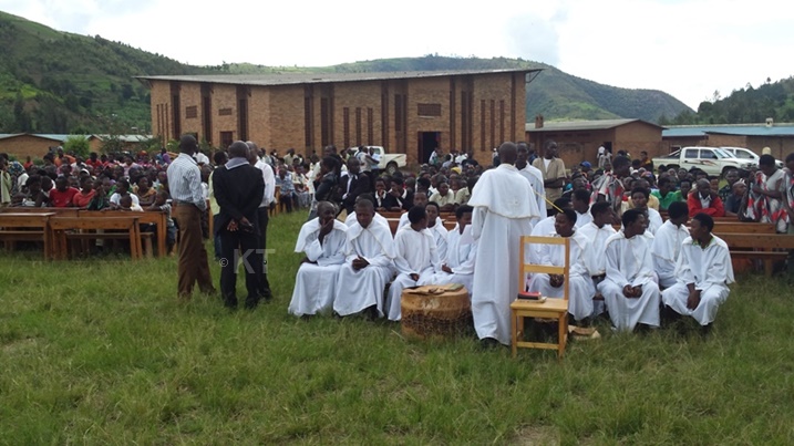 Abaturage ba Kiyombe bitabiriye gahunda zo gusoza icyunamo.