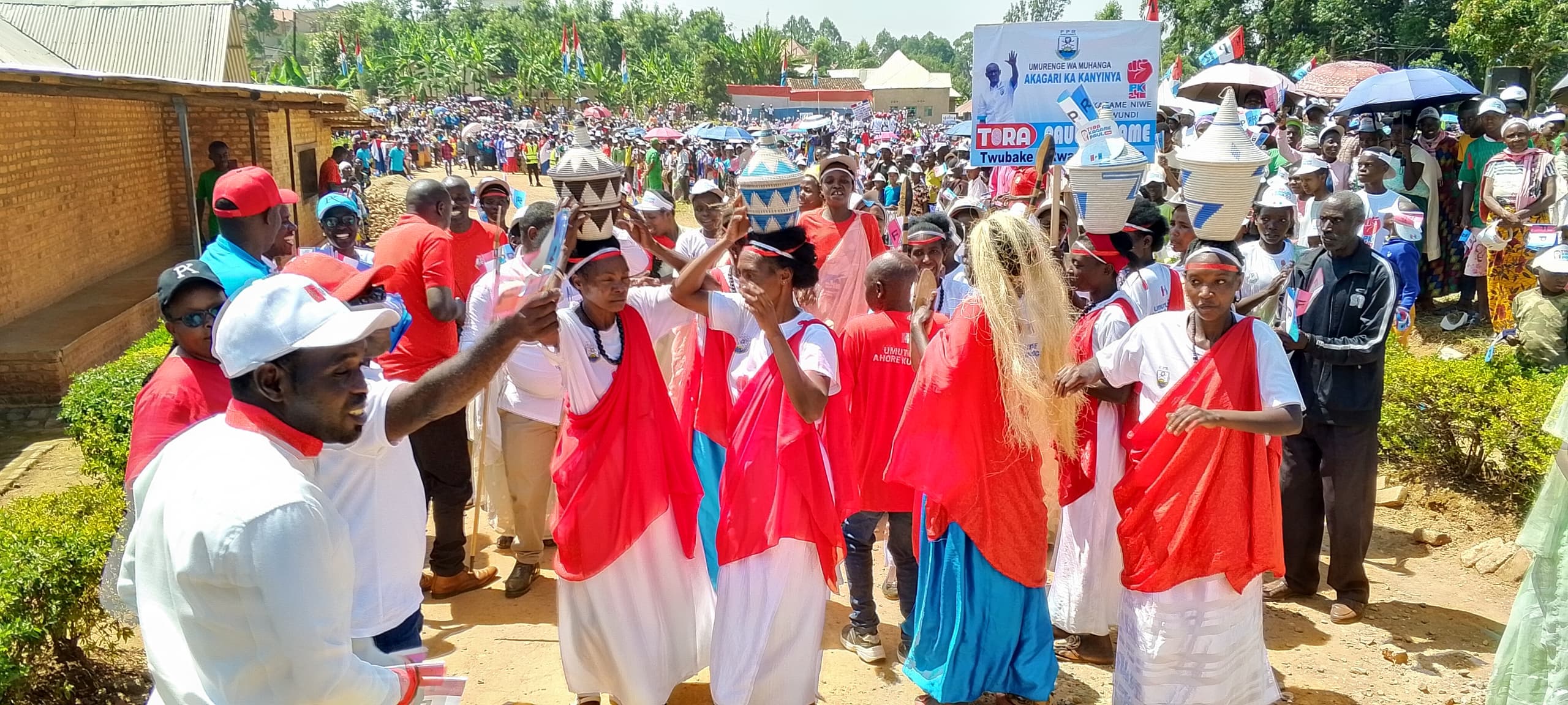 Abaturage baba bitabiriye ku bwinshi