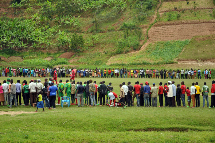 Abaturage babanza kwitabira imikino mbere y'ibiganiro kuri ruswa