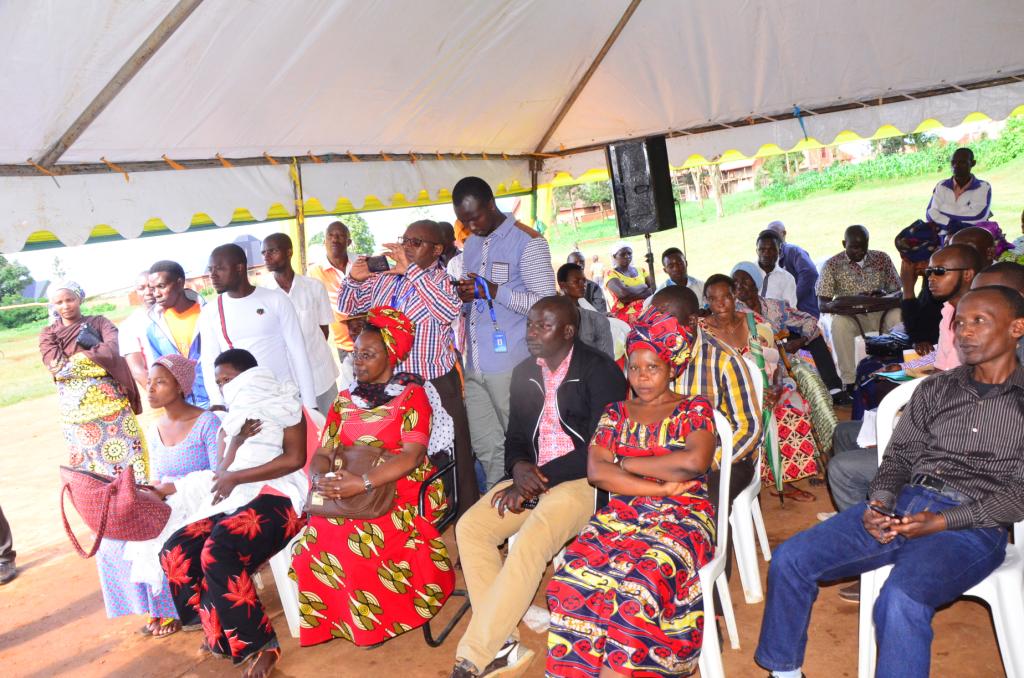 Abaturage baje gushaka ibyangombwa by'ubutaka