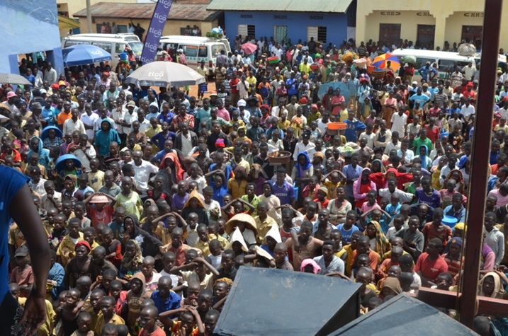 Abaturage baje kureba umunyamahirwe.