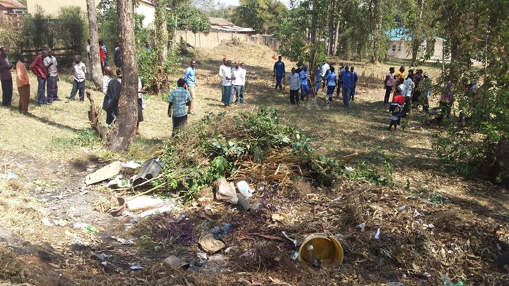 Abaturage bakoraga umuganda ku bitaro bya Nyagatare.