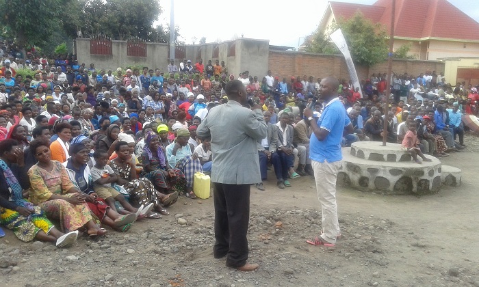 Abaturage bakurikiye ibiganiro binyuranye bahawe