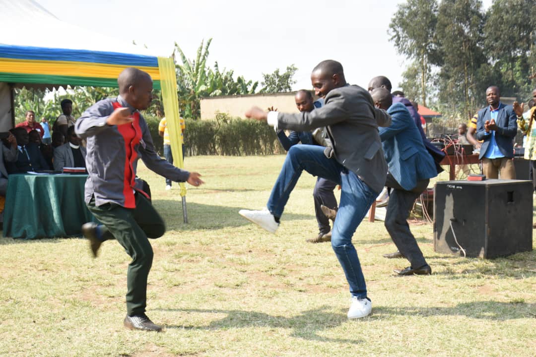 Abaturage banyuzwe n'ubuhamya biyemeza guhinduka