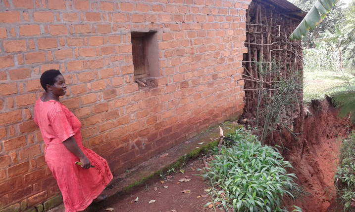 Abaturage barasaba Leta kububakira inzu kuko ariyo nyirabayazana yo gusenyerwa