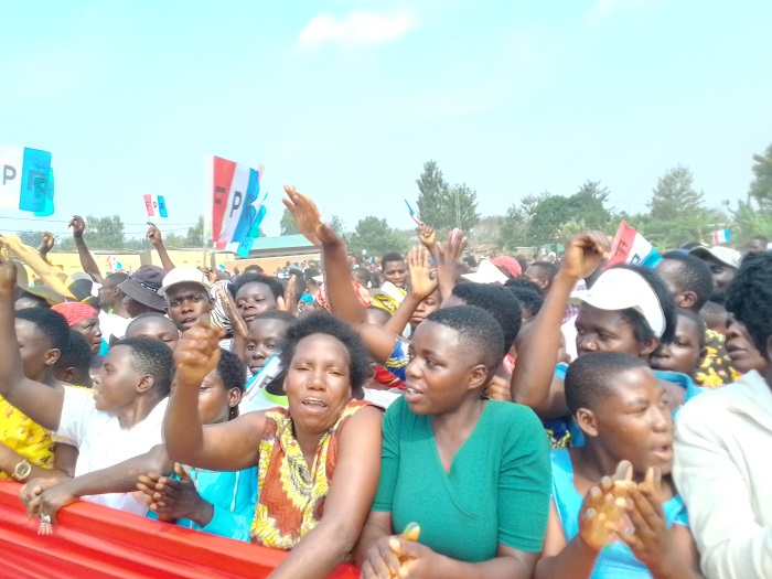 Abaturage bari bitabiriye ku bwinshi