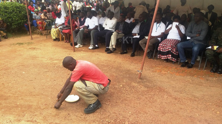 Abaturage basabwa kujya bajya umurwayi wo mu mutwe kwa muganga aho kwihutira kuvuga ko ari amarozi