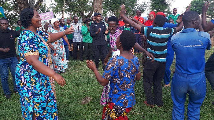 Abaturage bavuga ko kwishyurira rimwe bifasha kuko bose batabonera rimwe ubushobozi