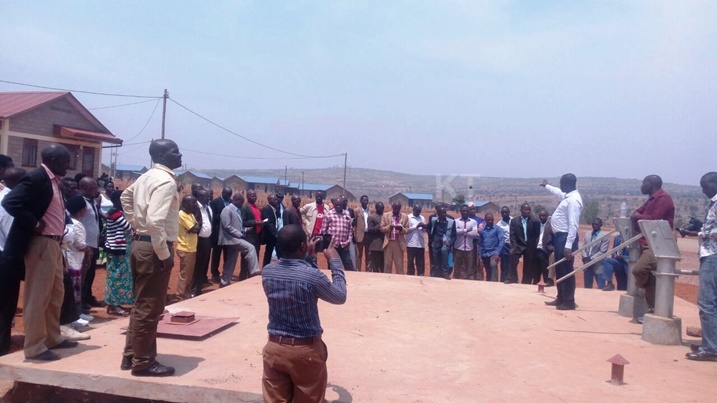 Abaturage berekwa uburyo umudugudu wegerejwe ibikorwa by'amazi.