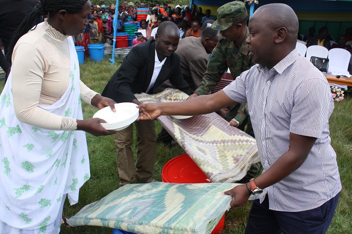 Abaturage bishimira ibihembo bahawe