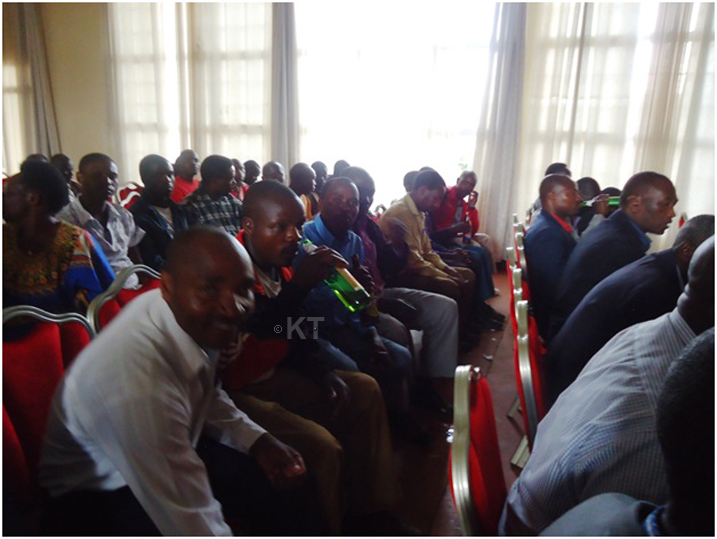 Abaturage bishimiye ubusabane 