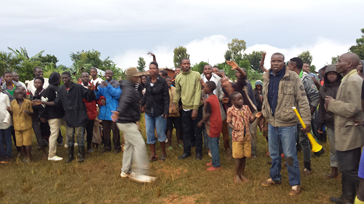 Abaturage bitabira aya marushanwa ari benshi, kandi baba bafana cyane