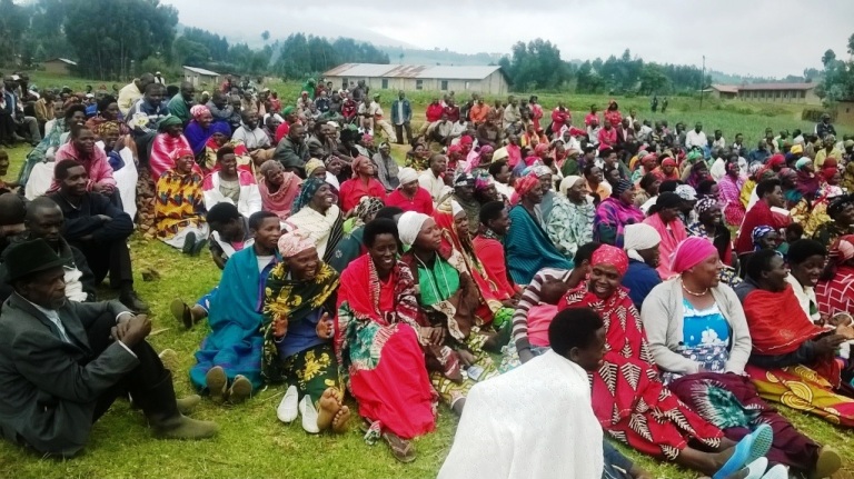 Abaturage bitabiriye kwakira ubwisungane mu kwivuza bwatanzwe na Shiraniro