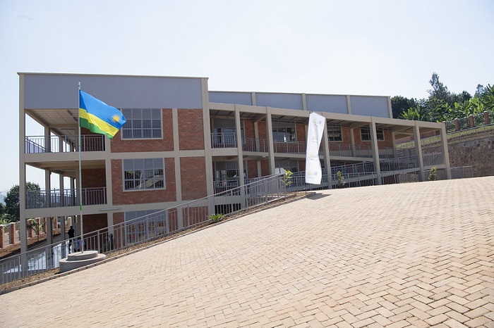 Abaturage bubakiwe inzu zigezweho ku bufatanye bw'ingabo z'igihugu